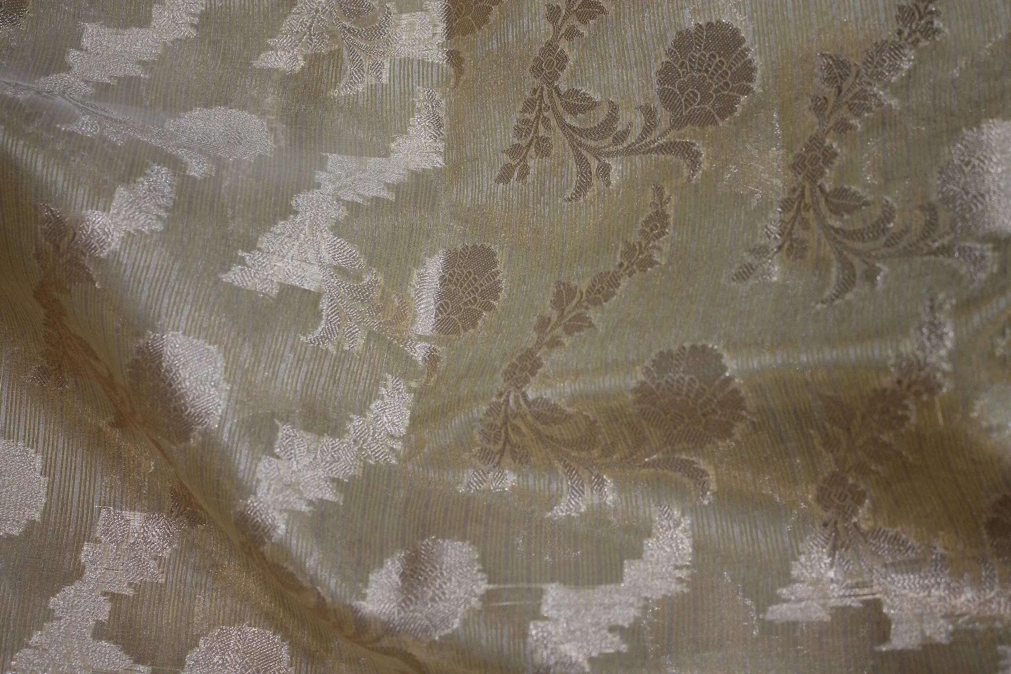 Chic Crème Pure Tissue Silk Banarasi Saree | Exquisite Gold Jaal Design