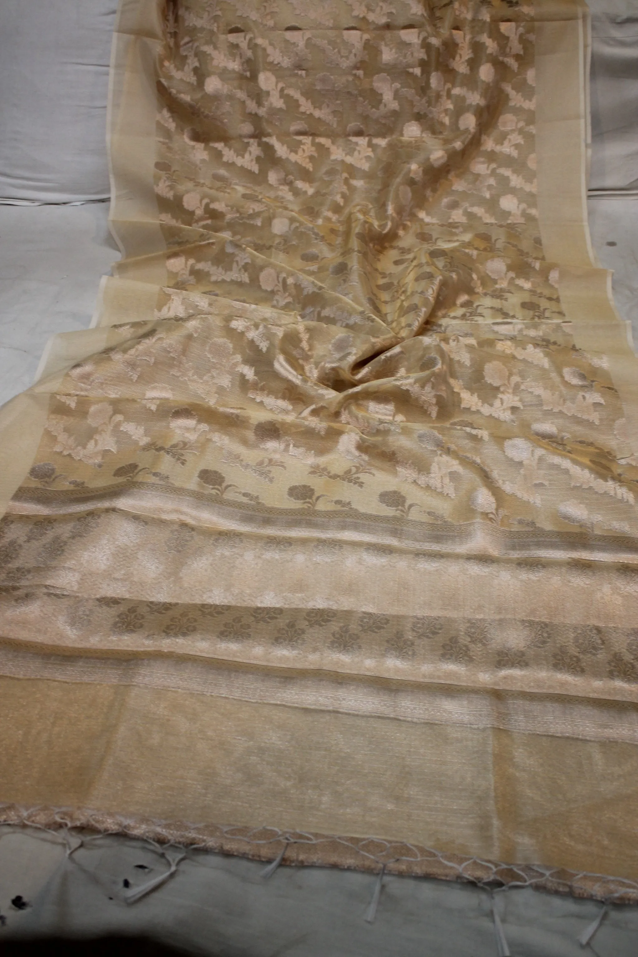 Chic Crème Pure Tissue Silk Banarasi Saree | Exquisite Gold Jaal Design